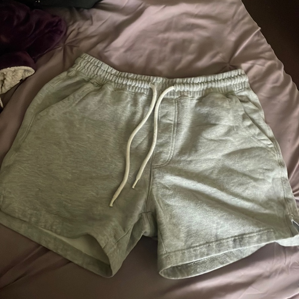 Grey sweat shorts with pockets